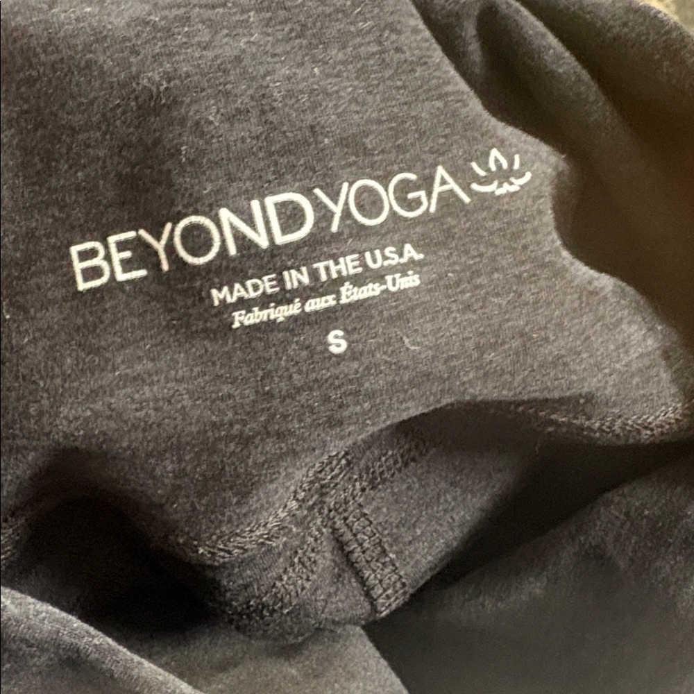 Beyond Yoga high -Waist Gray Women's Bike Shorts with Side Pockets - Picture 4 of 7